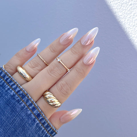 Glazed Donut Hailey Bieber Nails White Chrome Powder Pearlescent Nail Art Daily Charme