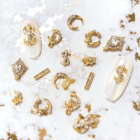 Leaf Cluster / Gold Nail Charm