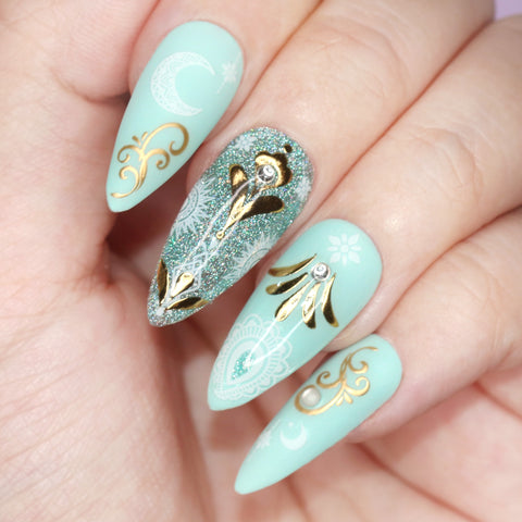 Daily Charme Gold Bejeweled Nail Art Sticker with Crystals / Filigree Ornate Vintage Pattern
