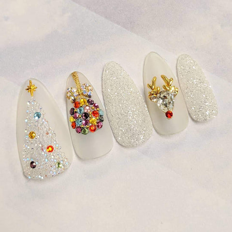 swarovski crystals – Nails by Michiboo